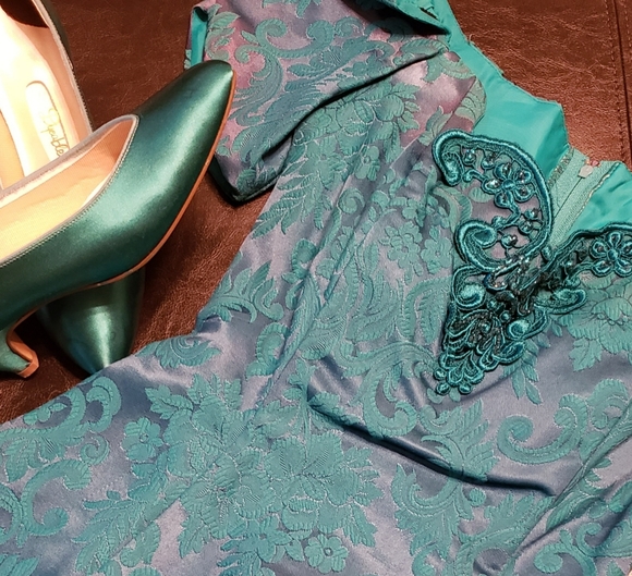 Vintage Teal Custom Dress with Matching Satin Pumps - Picture 2 of 3